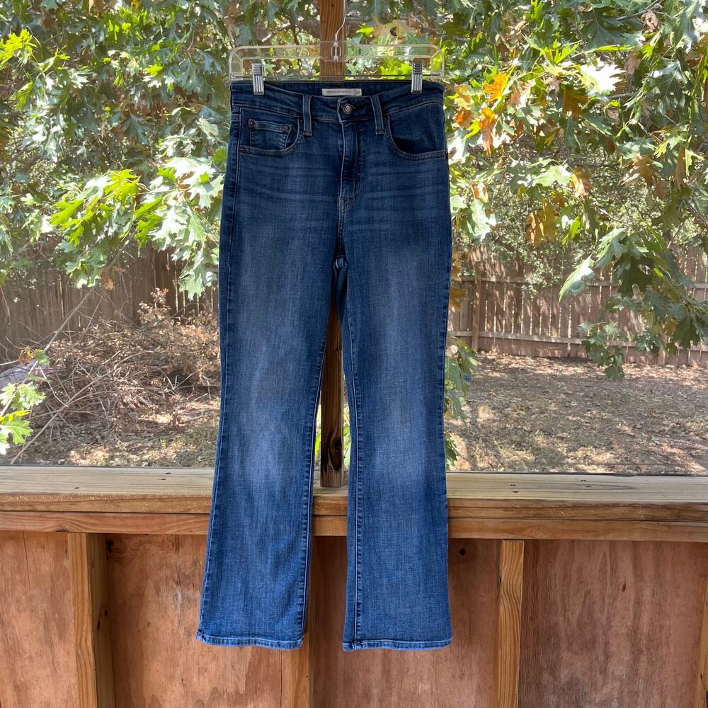 Levi’s Women's 725 High-Rise Bootcut Jeans Medium Wash Size 28/30
